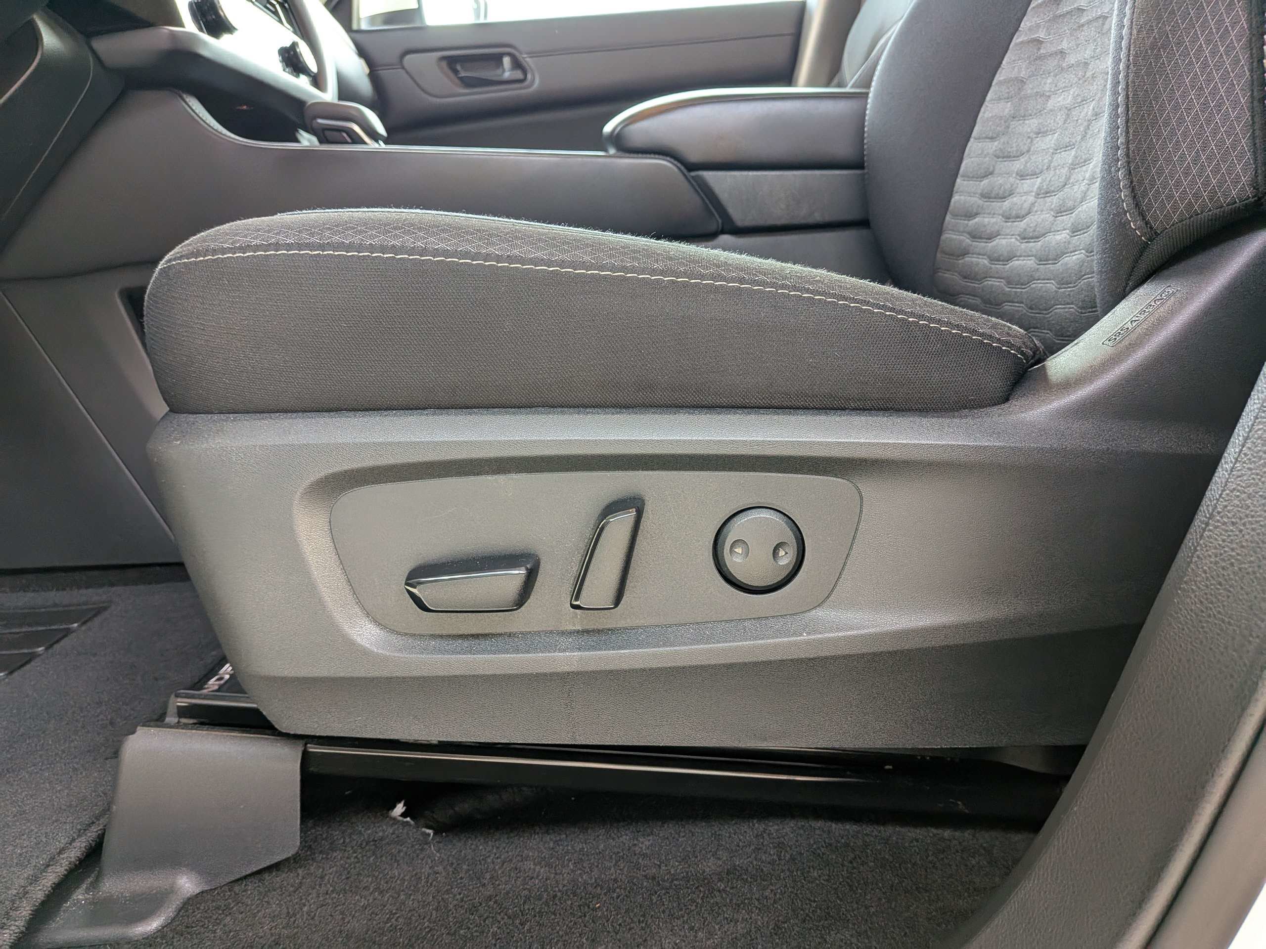 Used 2024 White Nissan SV image 16