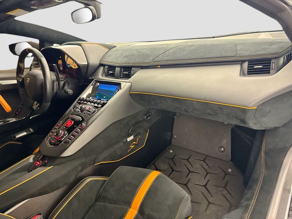 Used 2017  Lamborghini  image 30