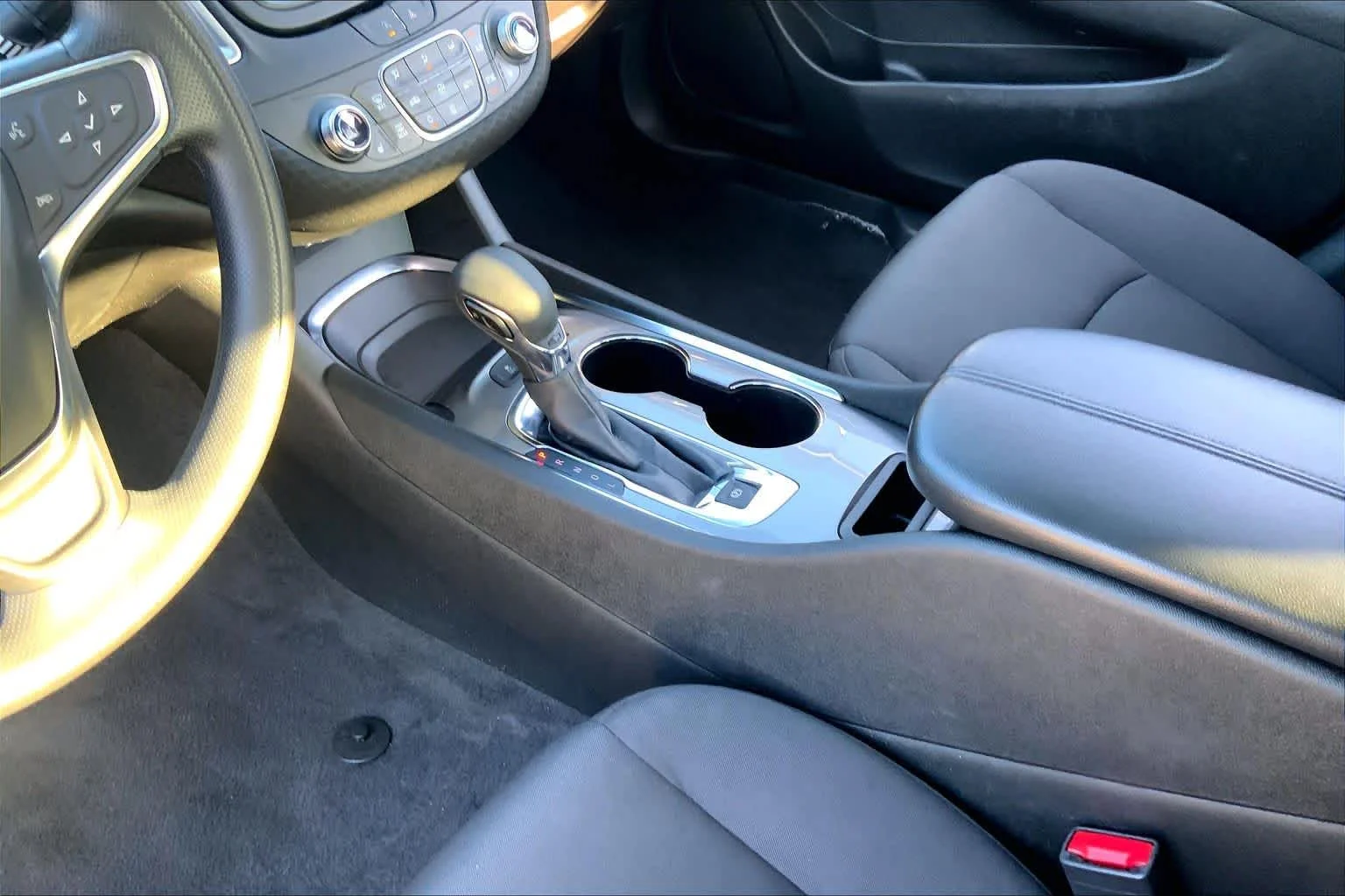 Used 2024 Summit White Chevrolet LT image 17
