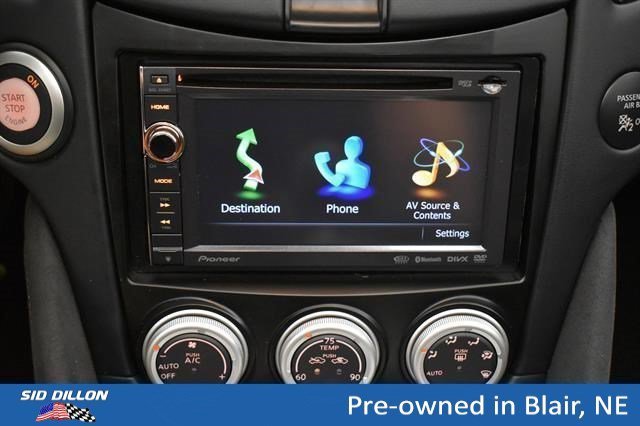 Used 2011 Magnetic Black Metallic Nissan Touring image 5