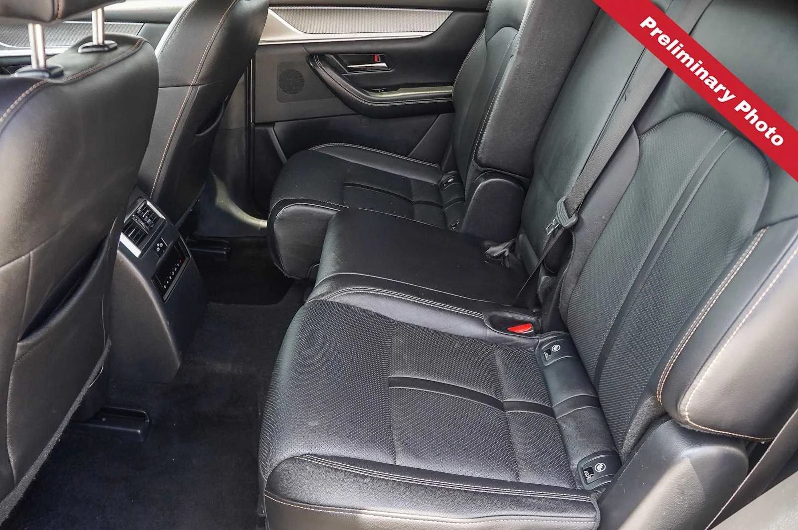 Mazda 3.3 Turbo Preferred Plus de 2024 de color Platinum Quartz, de segunda mano. Imagen 13