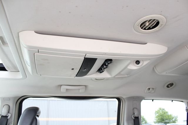 Used 2010 Gold Chrysler Touring image 19