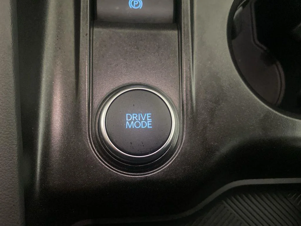 Used 2025 Vapor Blue Ford Active image 6
