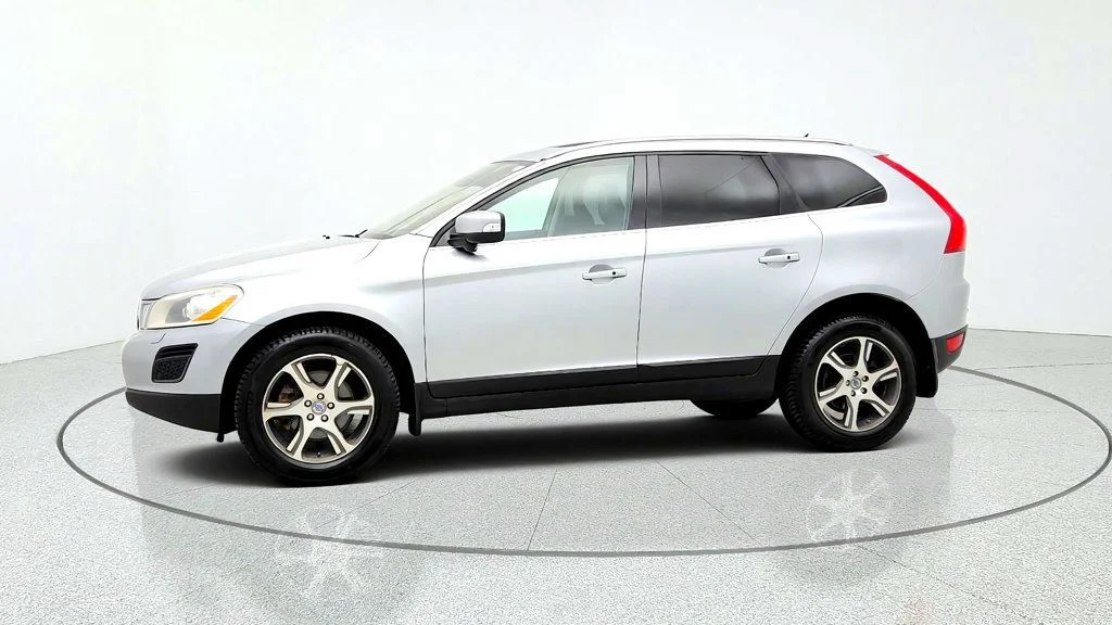 Used 2013 Electric Silver Metallic Volvo AWD 4dr T6 image 8