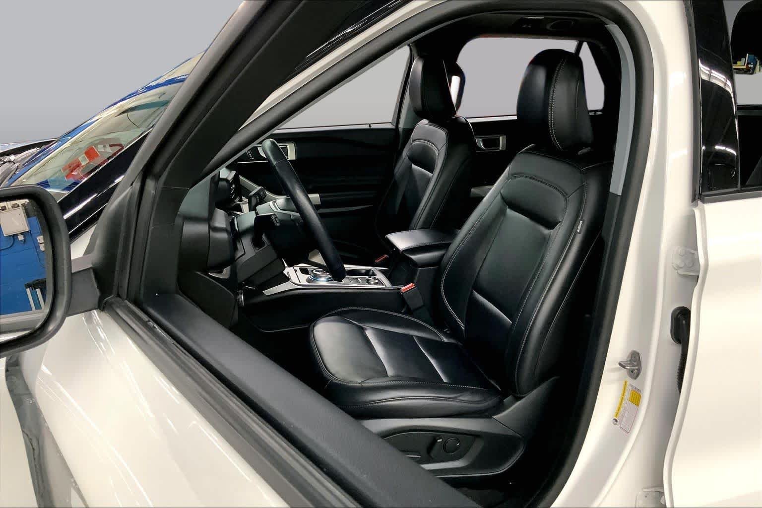 Used 2023 Star White Metallic Tri-Coat Ford XLT image 9