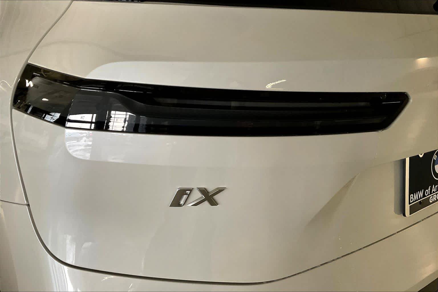 Used 2026 Mineral White Metallic BMW xDrive60 image 14