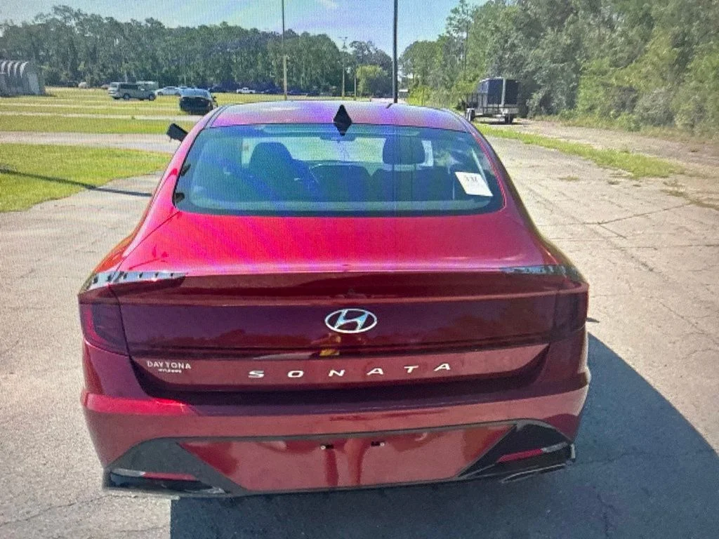 Used 2023 Red Hyundai SEL image 4