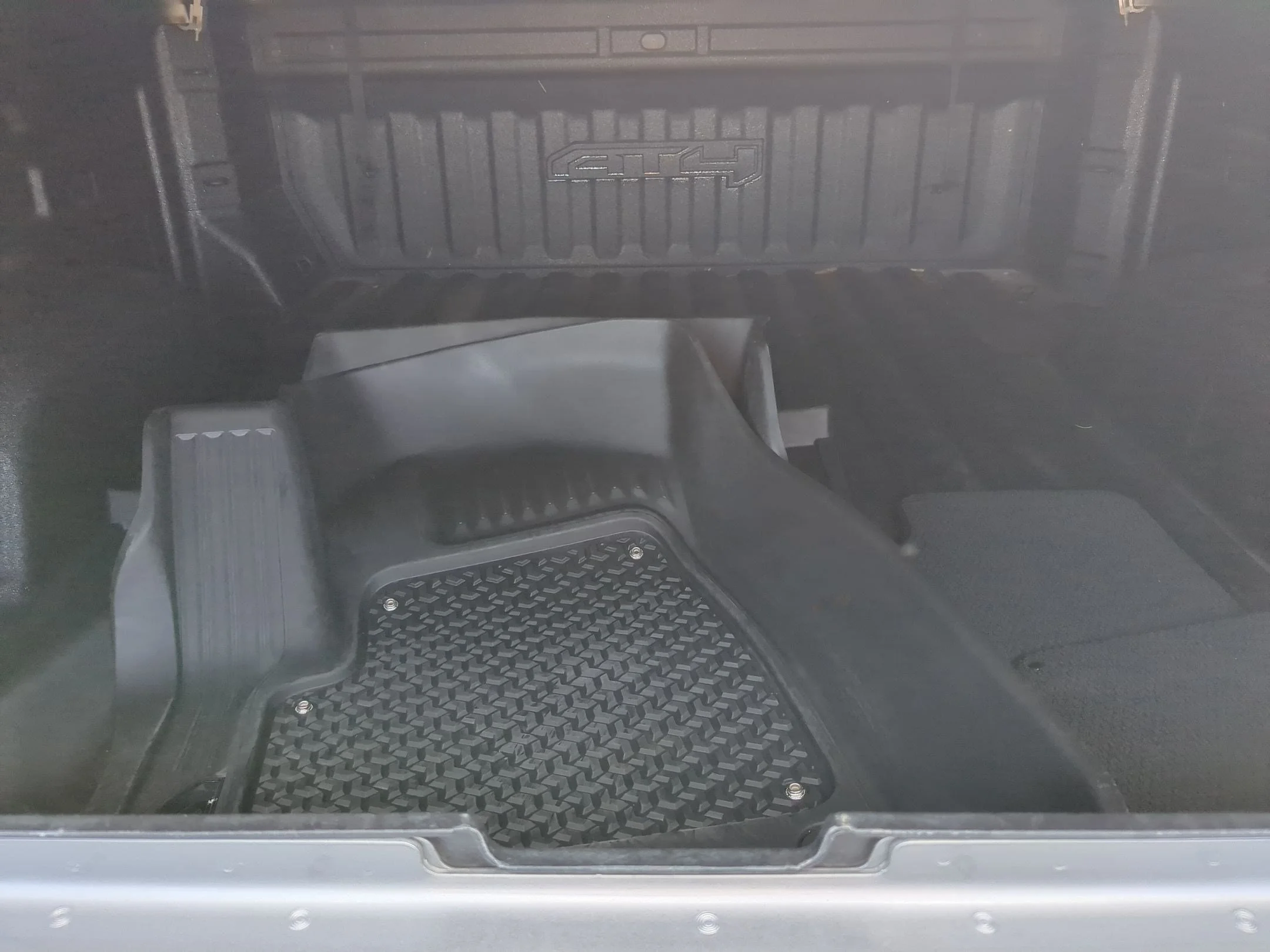 Used 2024 Sterling Metallic GMC AT4 image 34