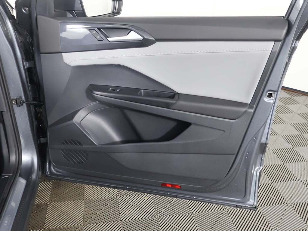 Used 2023 Gray Volkswagen 1.5T SEL image 25