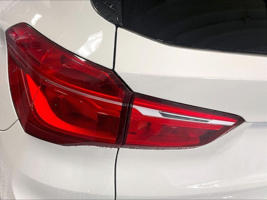 Used 2017 White BMW xDrive28i image 34