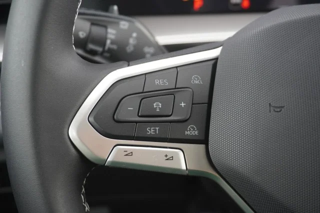 New 2026 Platinum Gray Metallic Volkswagen SE image 24