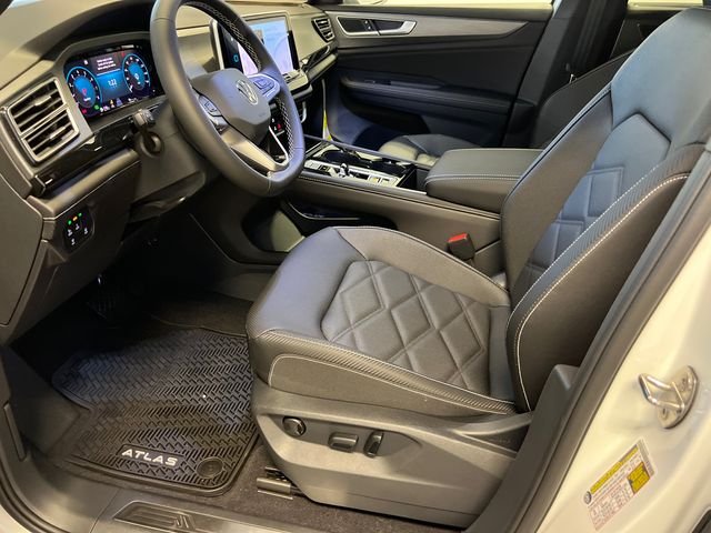 New 2026 White Volkswagen 2.0T SE w/Technology image 7