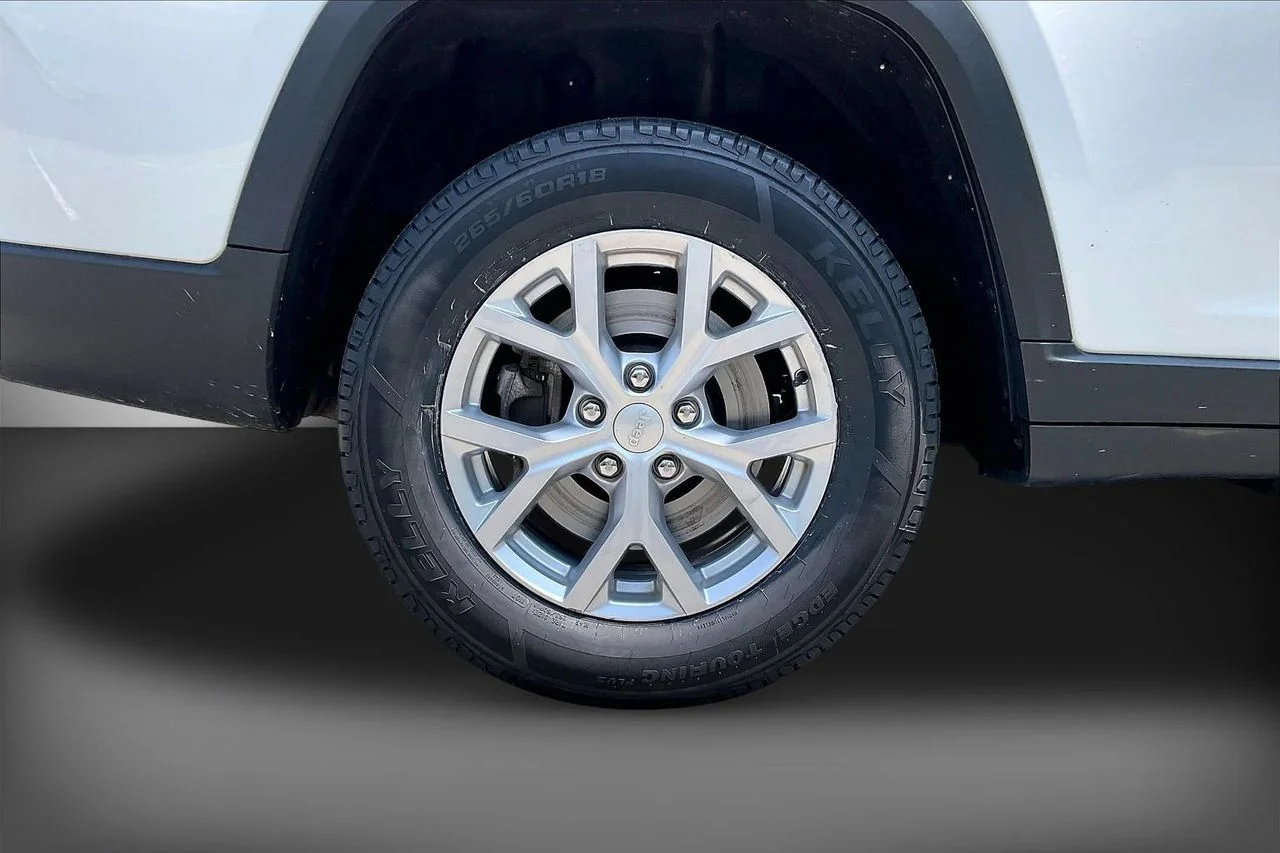 Used 2023 White Jeep Limited image 38