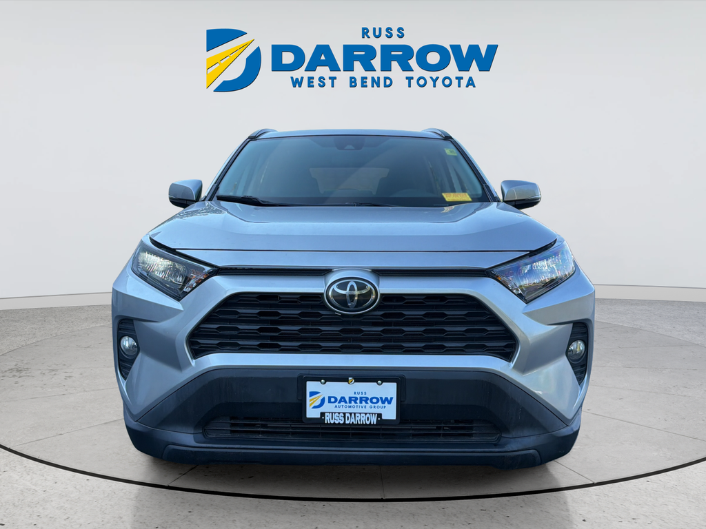 Used 2020 Silver Toyota XLE image 9