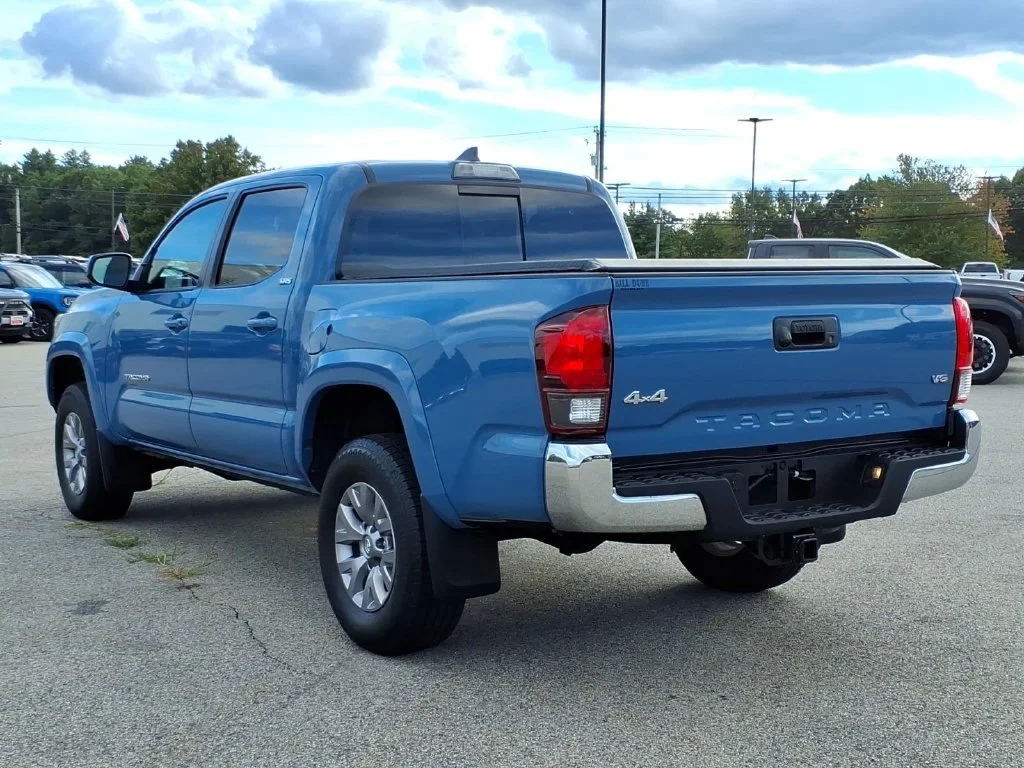 Used 2019 Blue Toyota SR5 image 20