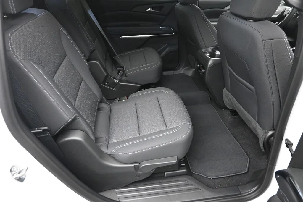 New 2026 White Chevrolet LT image 10