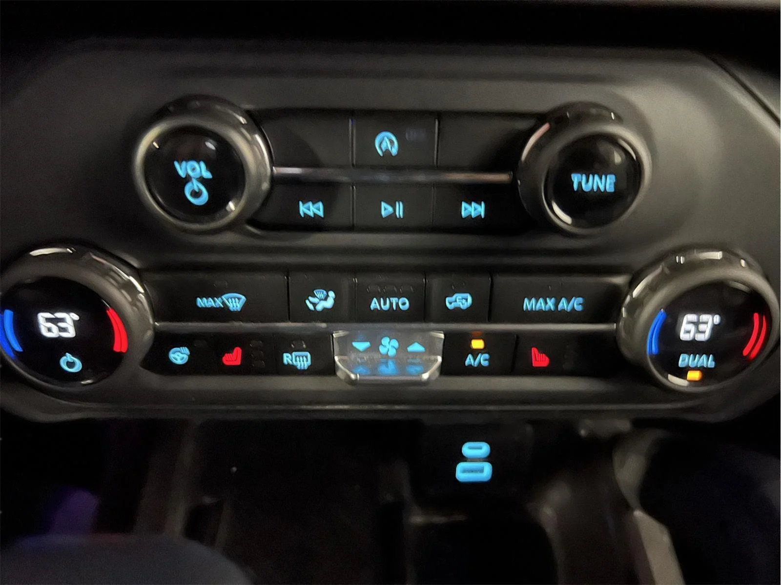 Used 2025 Shadow Black Ford Outer Banks image 21