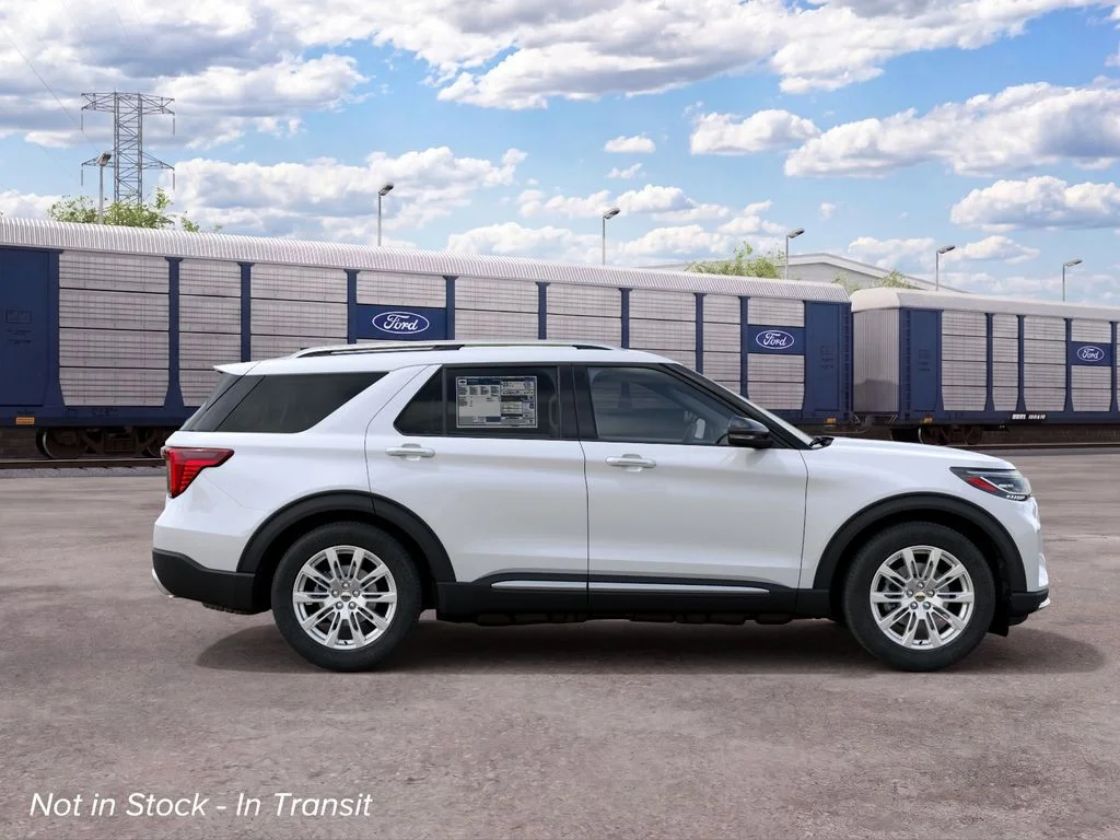 New 2027 Star White Metallic Tri-Coat Ford Platinum™ image 5