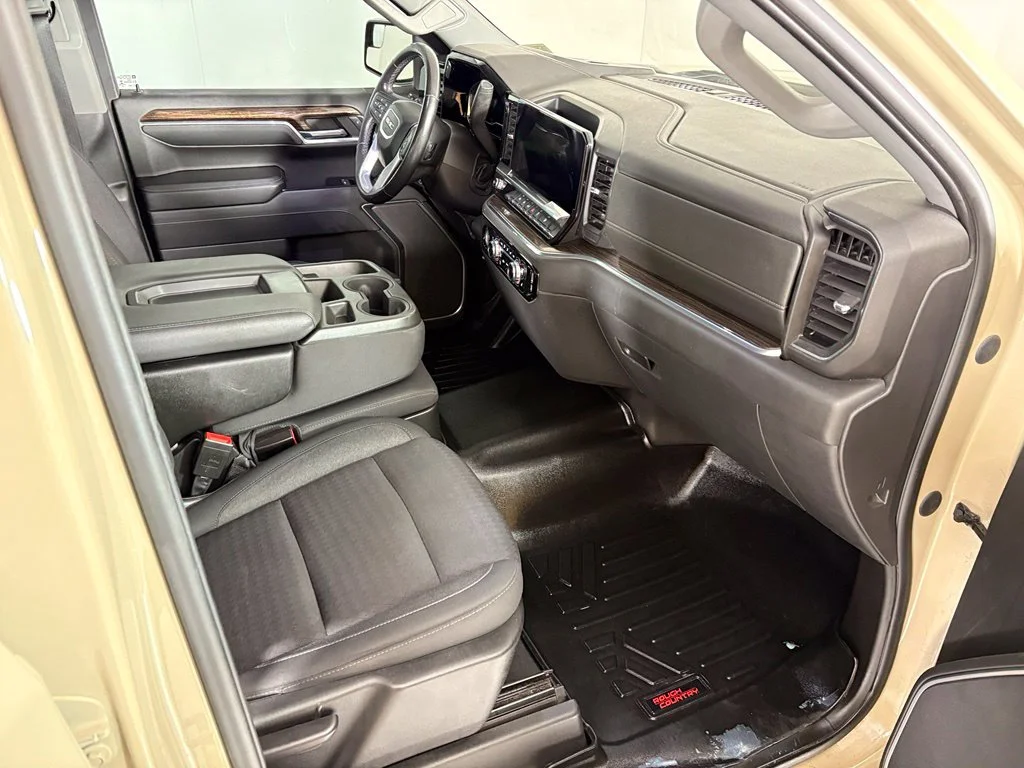 Used 2022 Beige GMC Elevation image 23