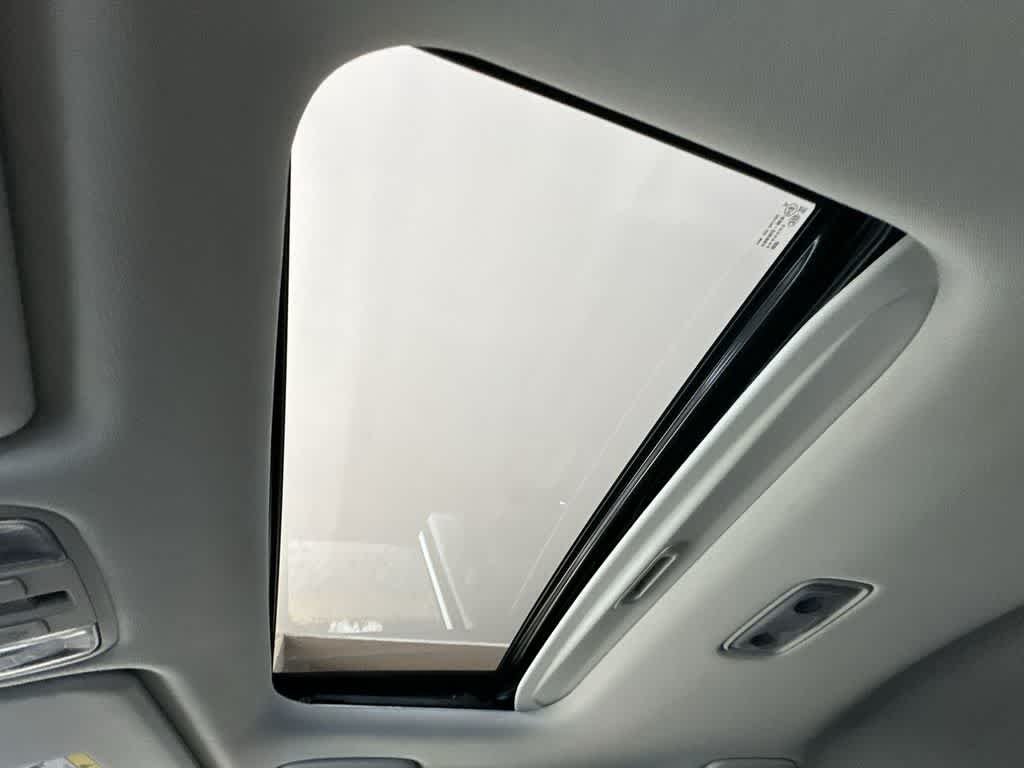 Used 2023 Snow White Pearl Kia EX image 17