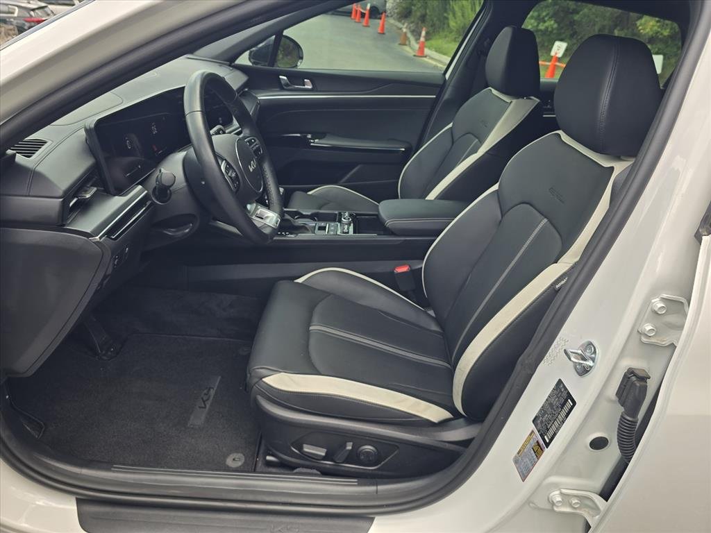 Used 2025 White Kia GT-Line image 11