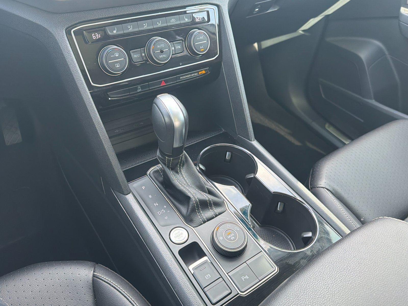 Used 2023 Pure White Volkswagen 3.6L V6 SE w/Technology image 25