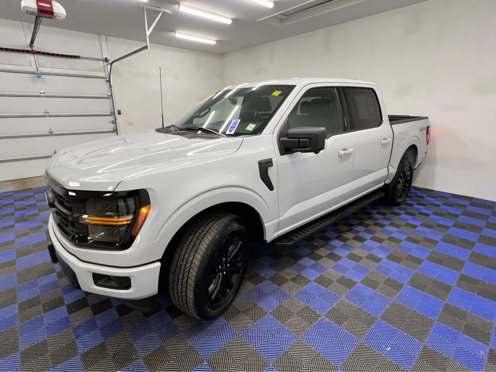 Used 2024 Avalanche Gray Ford XLT image 8