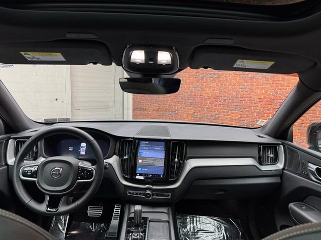 2022 Volvo XC60 R-Design - Photo 12