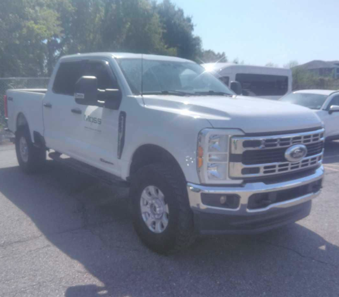 Used 2023 Oxford White Ford XLT image 2