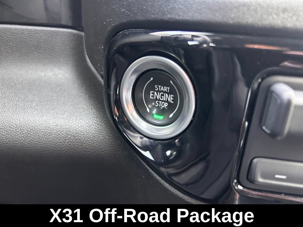 Used 2024 Summit White GMC Elevation image 30