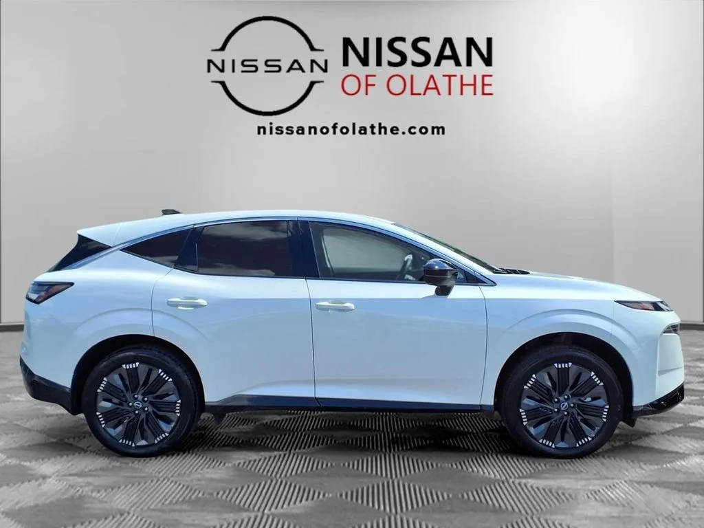 Used 2026 White Nissan Platinum image 29