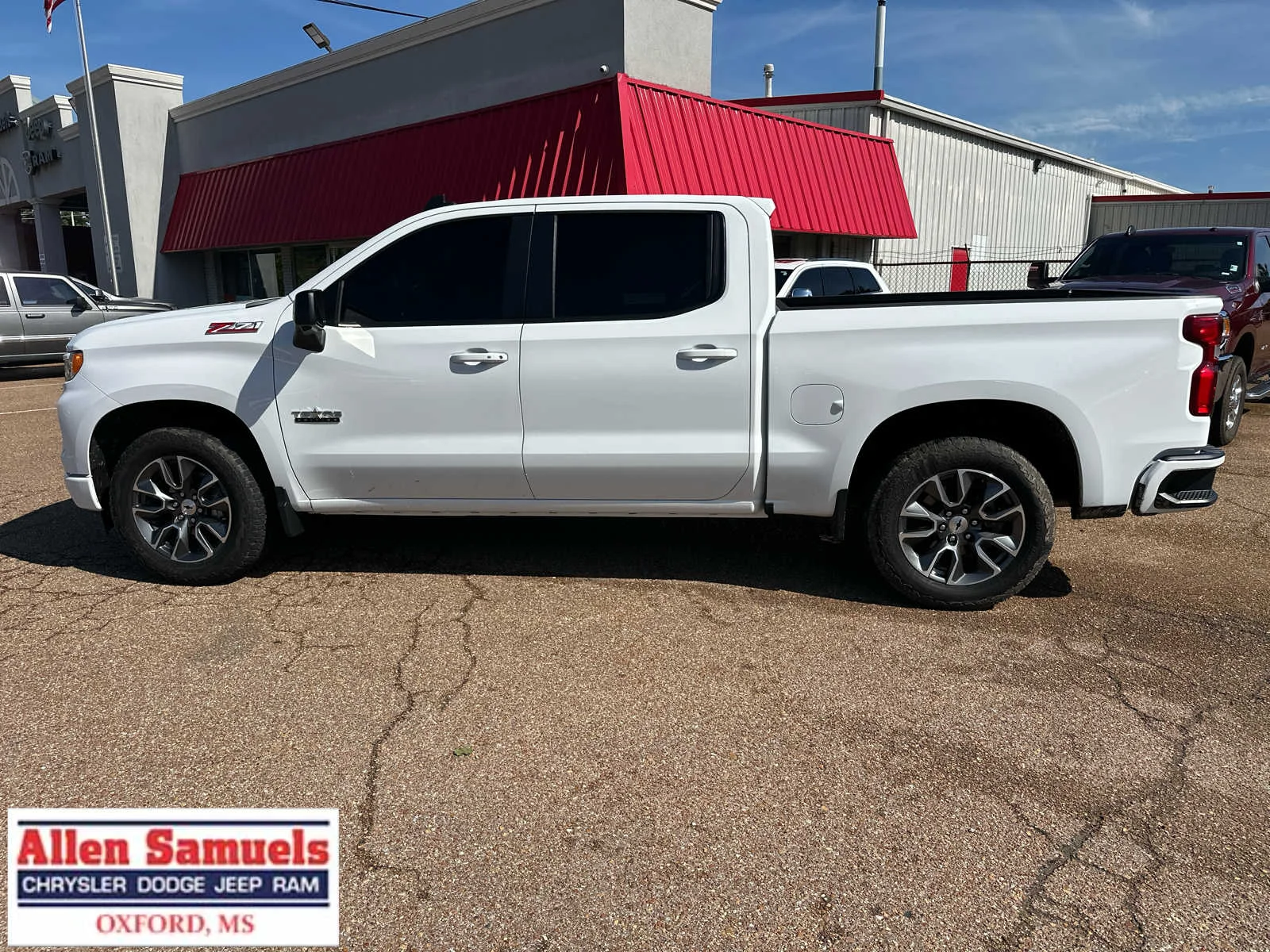 Used 2024 Summit White Chevrolet RST image 14