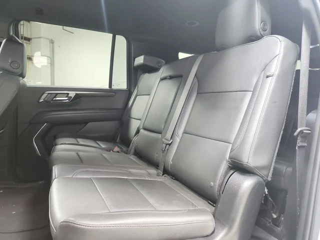 Used 2025 White Chevrolet Z71 image 11