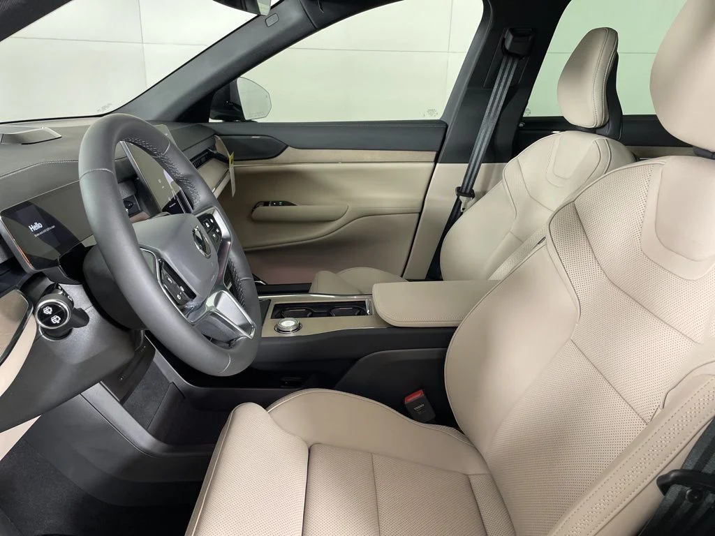 Used 2025 White Volvo Twin Motor Performance Plus image 21