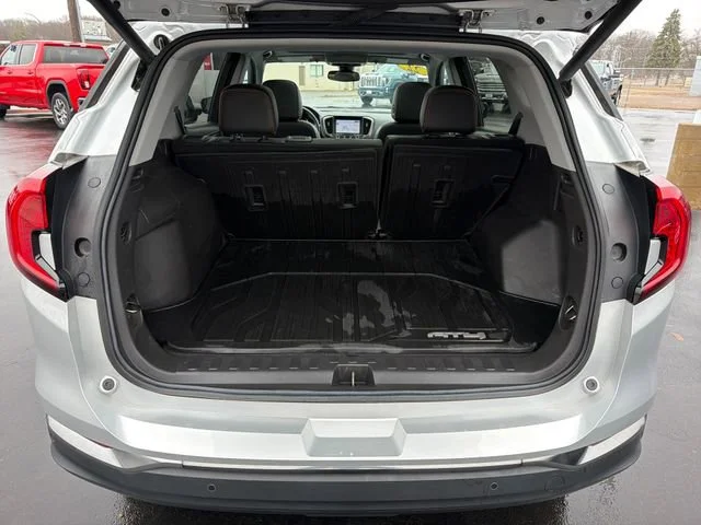 Used 2022 Quicksilver Metallic GMC AT4 image 31