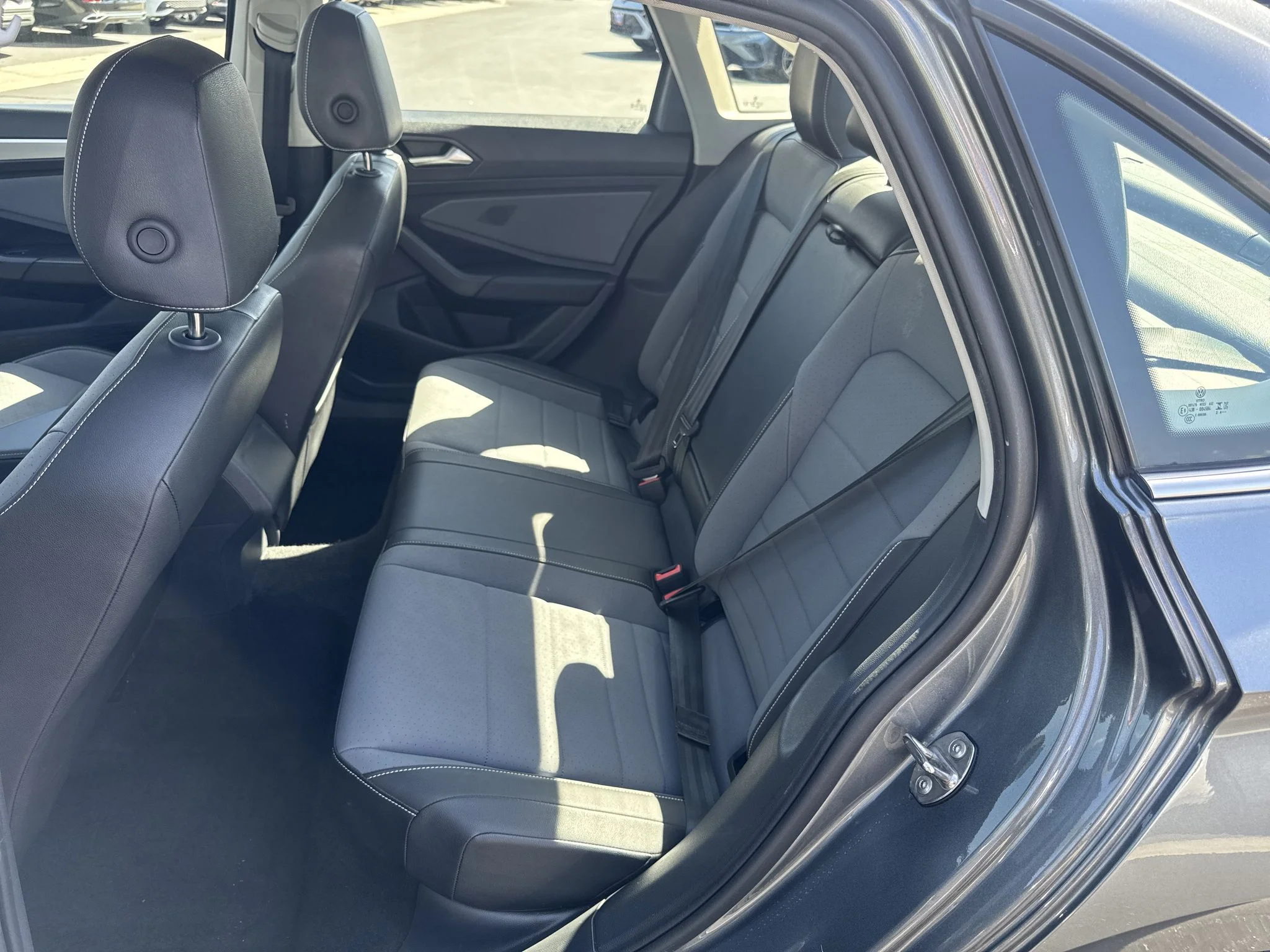 Certified Used 2025 Platinum Gray Metallic Volkswagen SE image 29