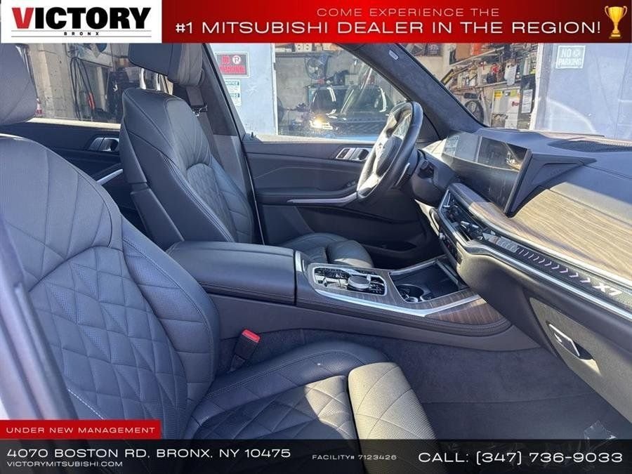 Used 2024 White BMW xDrive40i image 15