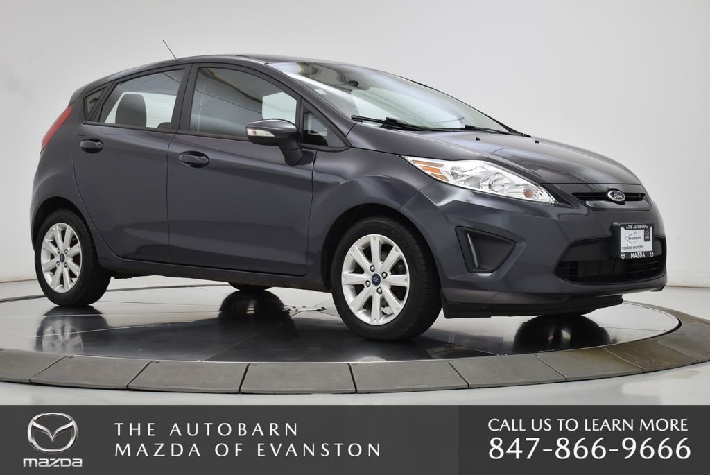 Used 2013 Gray Metallic Ford SE image 11