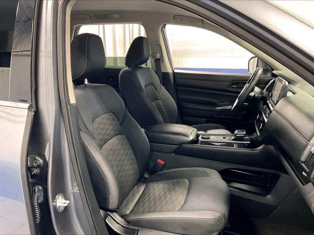 Used 2023 Gray Nissan SV image 11