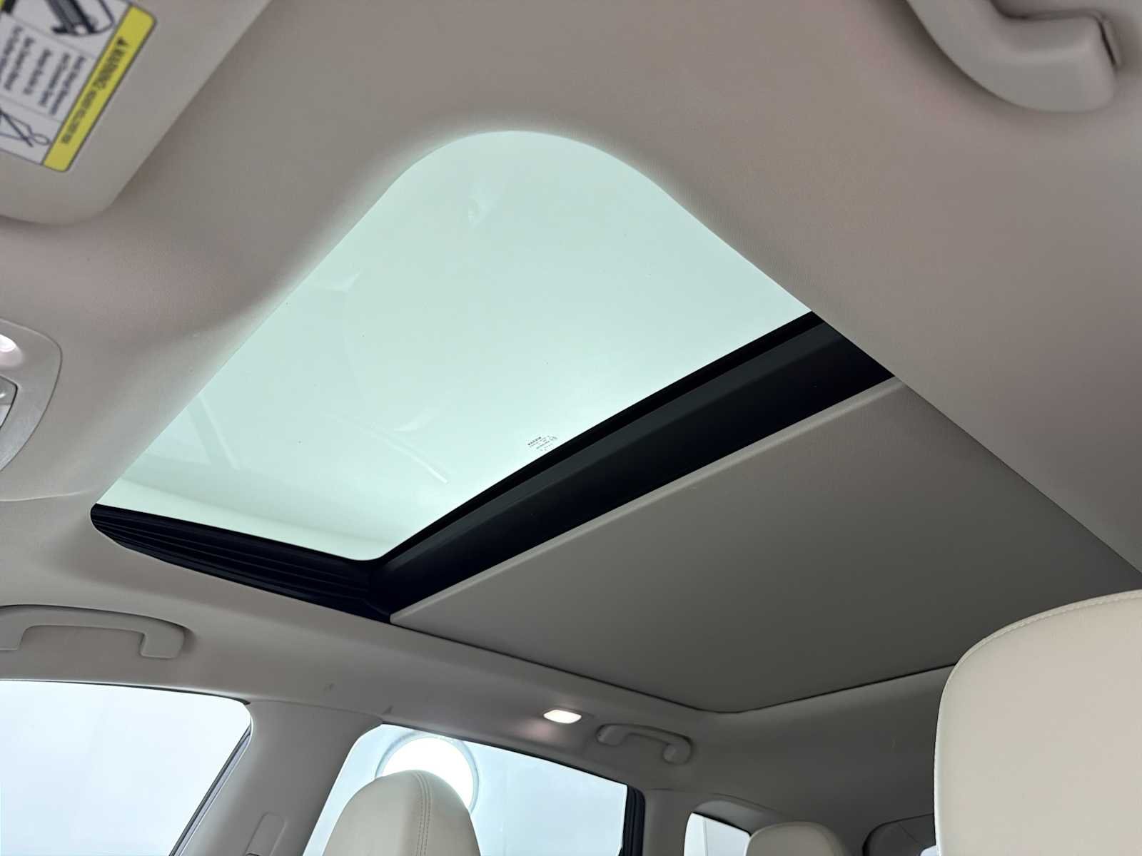 Used 2018 Pearl White Nissan Platinum image 32
