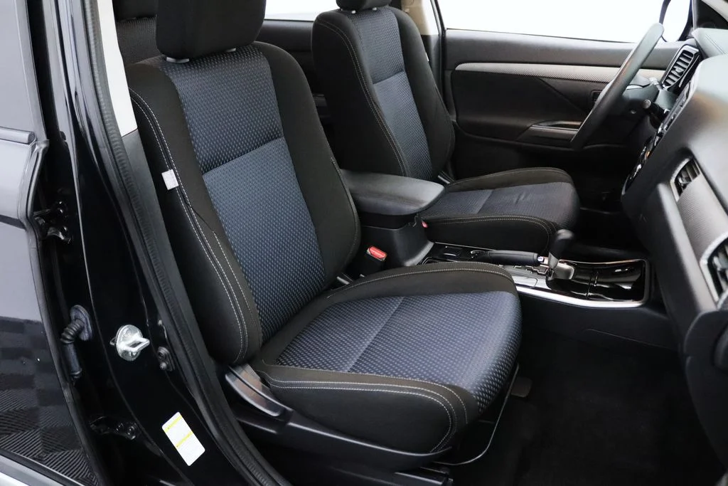 Used 2018 Black Mitsubishi ES image 18