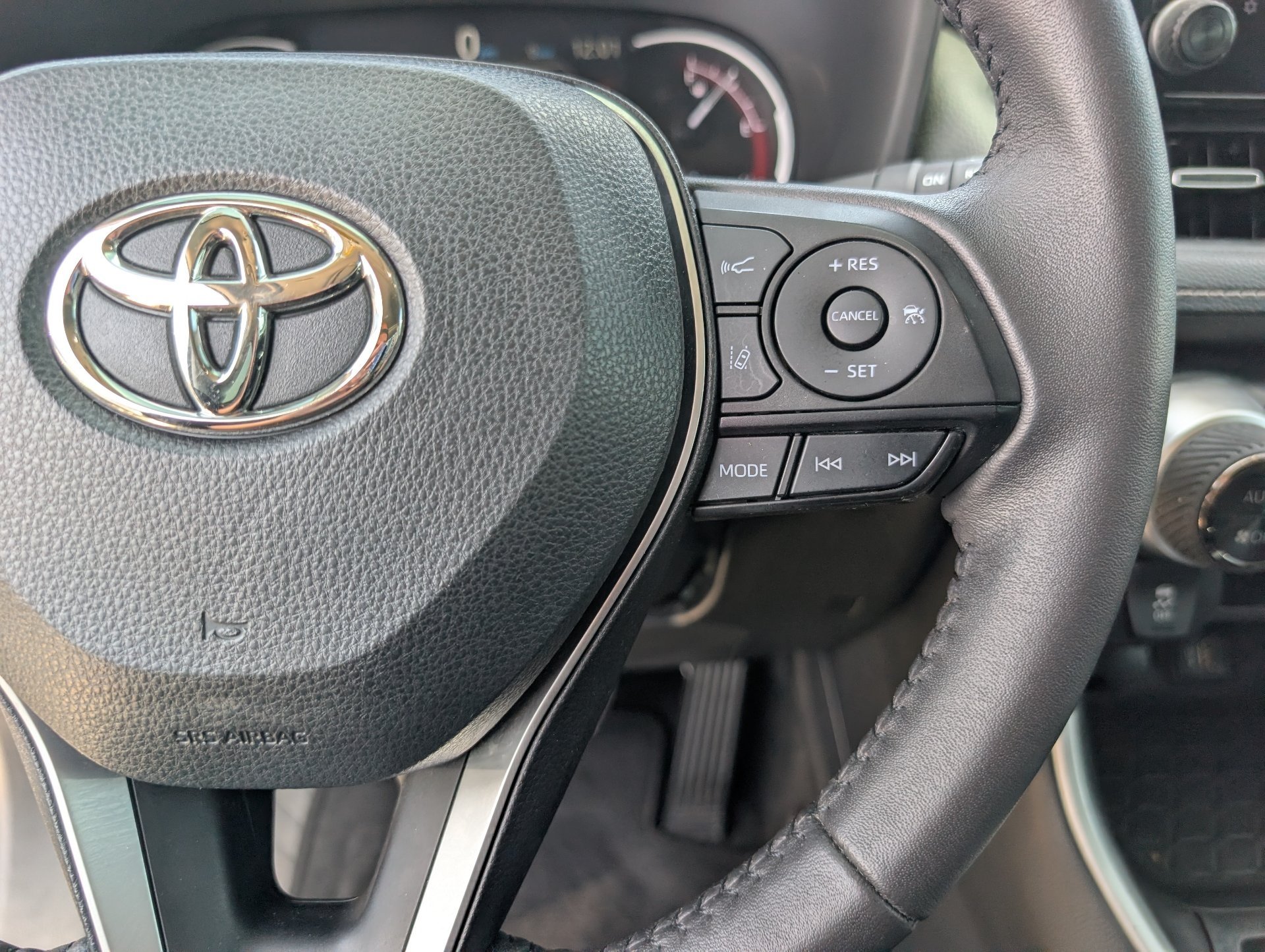 Used 2023 Gray Toyota XLE Premium image 14