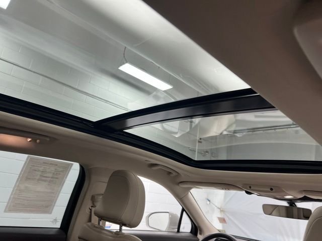 Used 2023 White Lincoln Reserve image 23