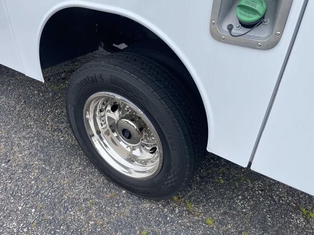 New 2026 Oxford White Ford F-450® XL image 4