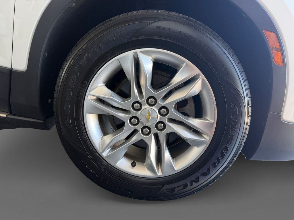Used 2019 White Chevrolet Base image 9