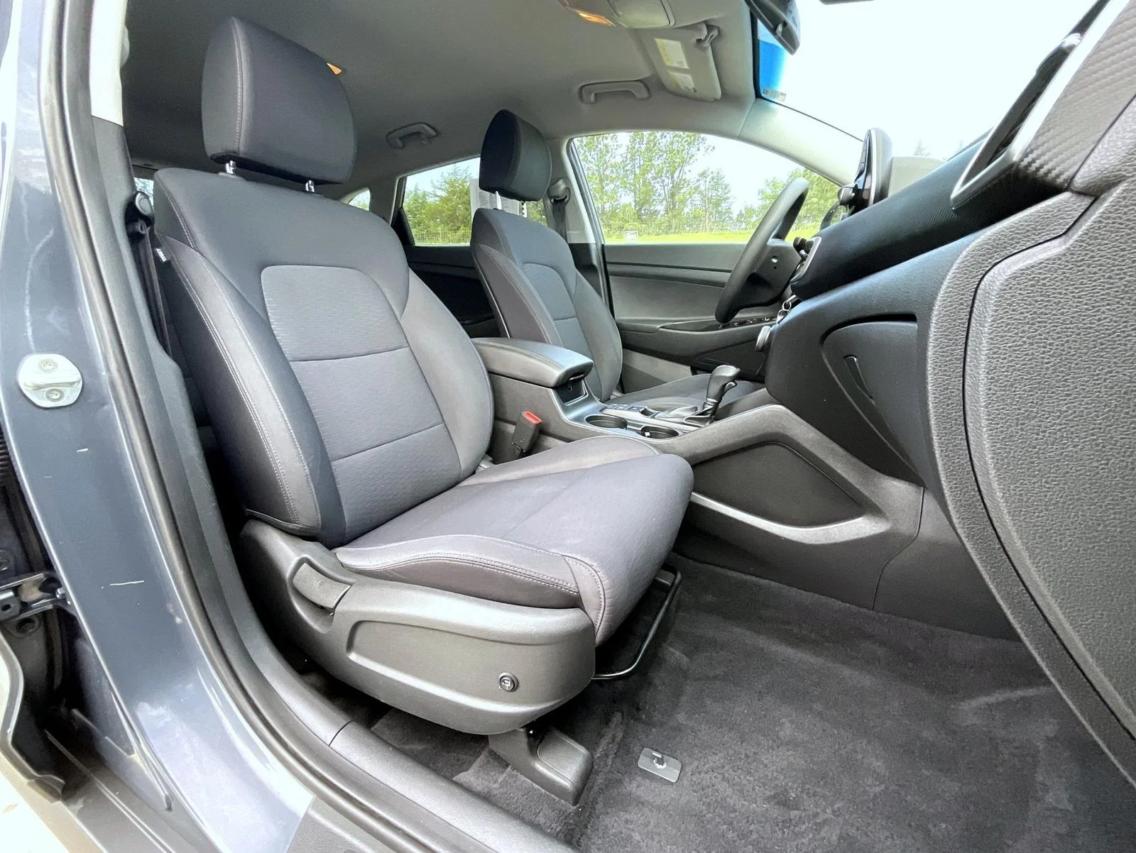 Certified Used 2020 Blue Hyundai SE image 16