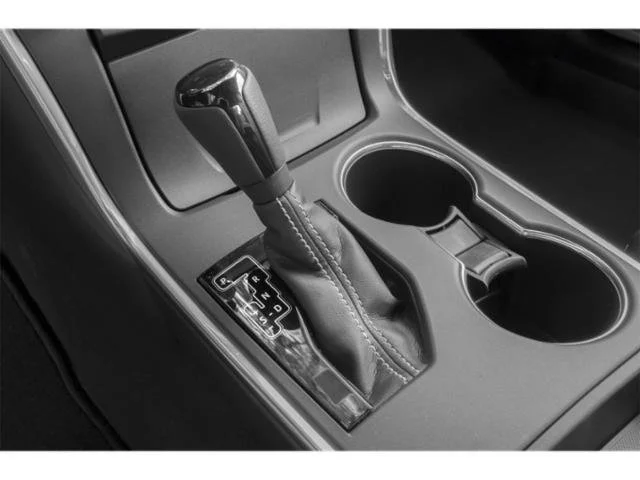 Used 2015  Toyota SE image 11