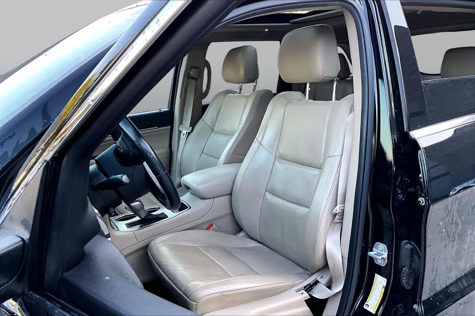 Used 2020 Diamond Black Crystal Pearlcoat Jeep Limited image 7