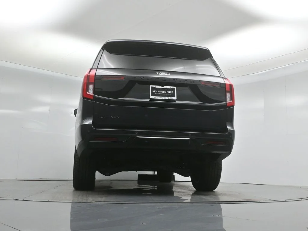 New 2026 Dark Matter Gray Metallic Ford Platinum image 47