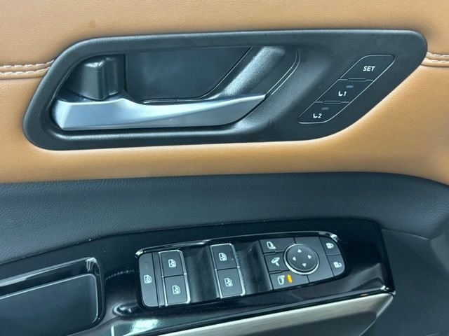 Used 2025 Black Nissan Platinum image 15